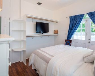 Heart of Downtown Key West Cottage With Off-Street Parking - Cayo Hueso - Habitación