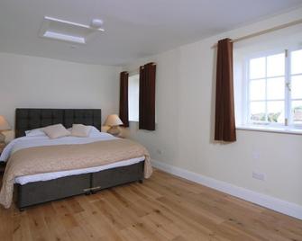The Unicorn Serviced Apartsuites - Cheltenham - Bedroom
