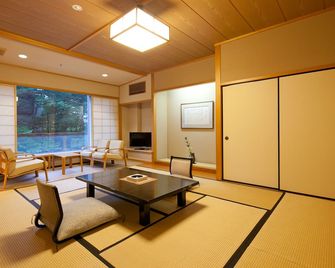 Zazan minakami - מינאקאמי - חדר אוכל