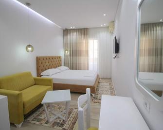 Elena Hotel - Saranda - Sovrum