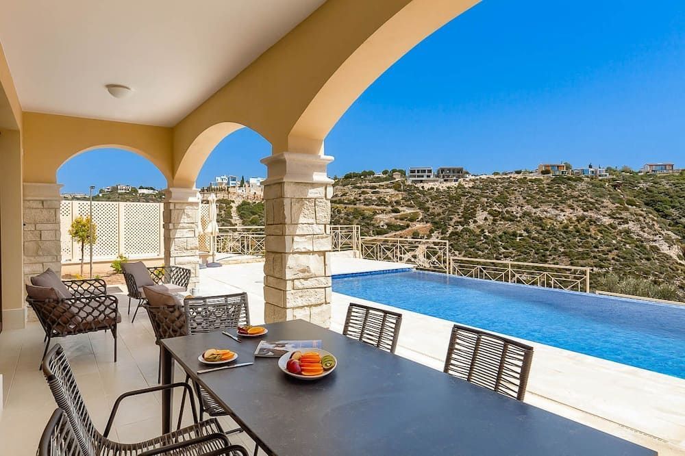 Villa Kasseri - Three Bedroom Resort, Sleeps 6 - קוקליה - מרפסת