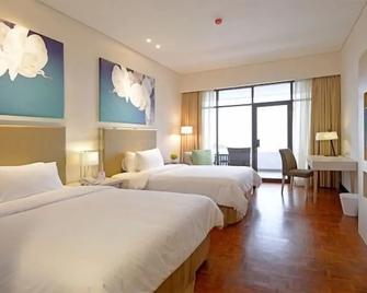 Surya Hotel & Cottages Prigen - Prigen - Спальня