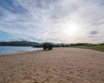 Sandy Bear Guesthouse - Happy Rentals - Palau - Strand