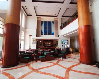 Grand Surya Hotel Kediri - Kediri - Lobby