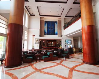 Grand Surya Hotel Kediri - Kediri - Lobby