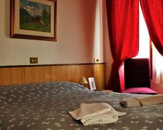 Albergo Ristorante Macugnaga - Macugnaga - Camera da letto