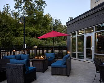 Homewood Suites by Hilton Ajax, Ontario, Canada - Ajax - Innenhof