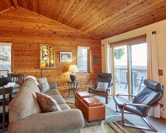 Cozy Schroeder Studio w/ Deck on Lake Superior - Schroeder - Sala de estar