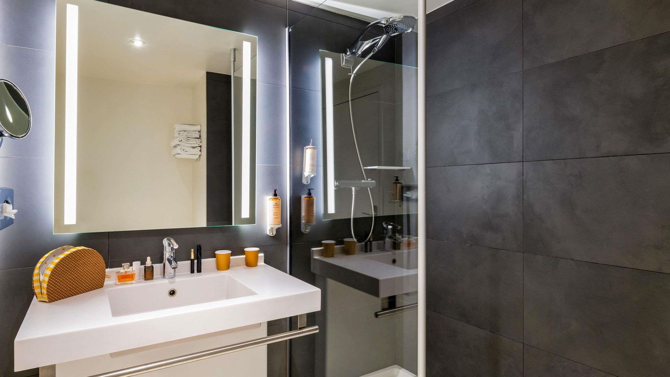 أوتل ميركيور ليون سنتر لوميير