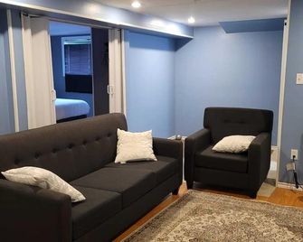 Cosy Basement Apartment on the East side. - Saint John - Living room