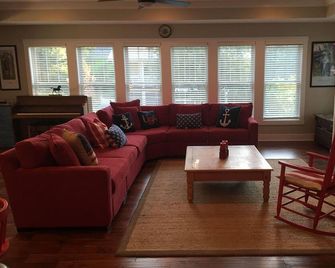 One hour & 15 minutes from Chicago! Create family traditions at Big Red! - Michigan City - Stue