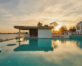 Secrets Sunny Beach Resort And Spa - Sunny Beach - Pool