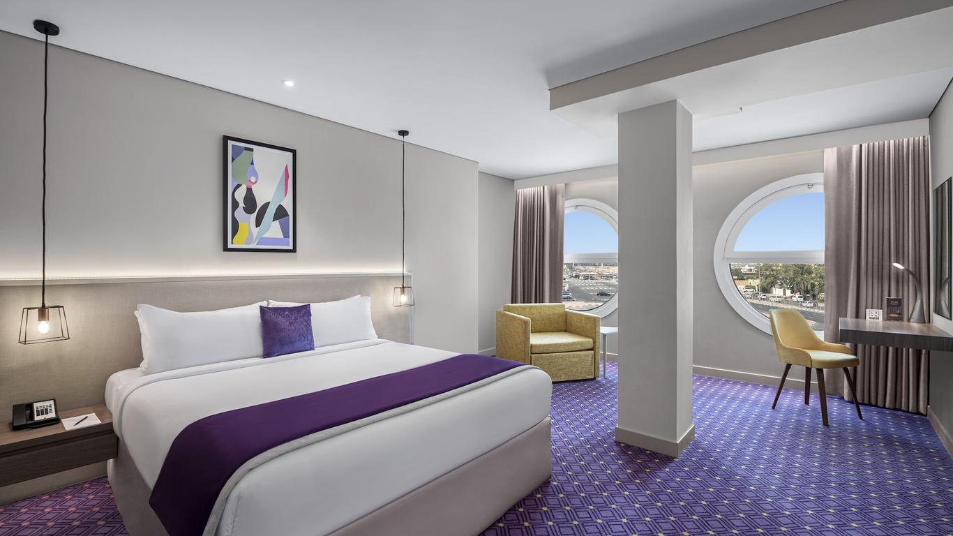 Leva Hotel and Suites, Opposite Downtown
