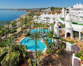 أتش10 إيستيبونا بالاس - إستيبونا - حوض السباحة