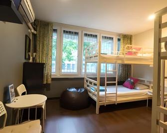 I-Sleep Silom Hostel - Bangkok - Bedroom
