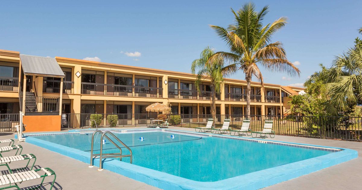 Travelodge by Wyndham Fort Myers North à partir de 38 €. Hôtels à North