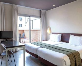 Suites Viena Plaza de España - Madrid - Habitación