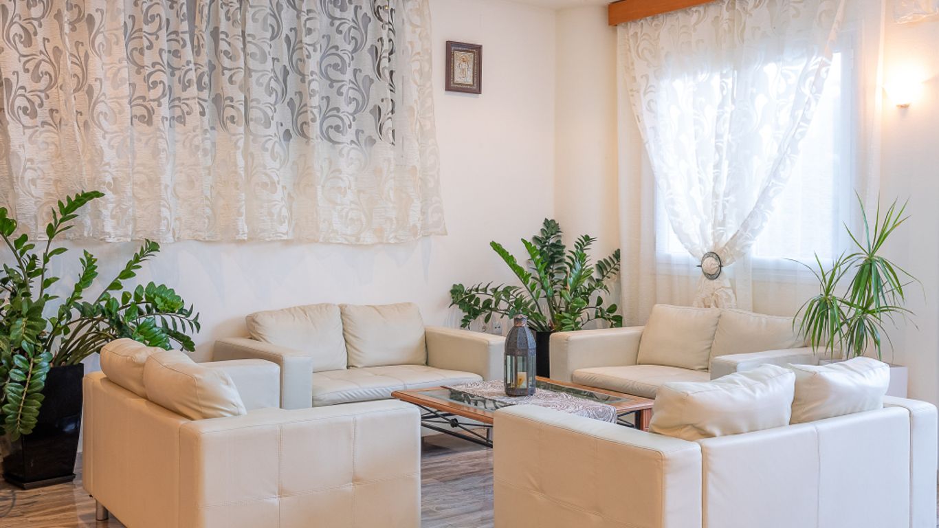 أنثولا فيليدج