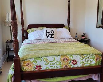 1860's House Gildersleeve/Walker/Atkinson/Torrey - Hawley - Bedroom