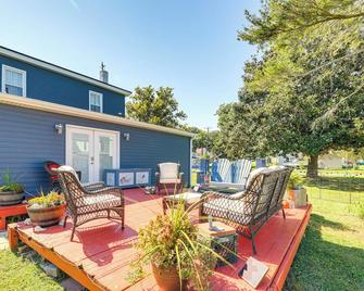 Home w/ Fire Pit 1 Mi to Willis Wharf Boat Ramp! - Exmore - Patio