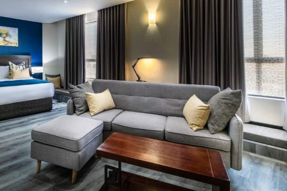 جراند أريا هوتل - غابورون - غرفة معيشة