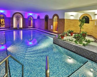 ذا سيفتون - دوغلاس - حوض السباحة