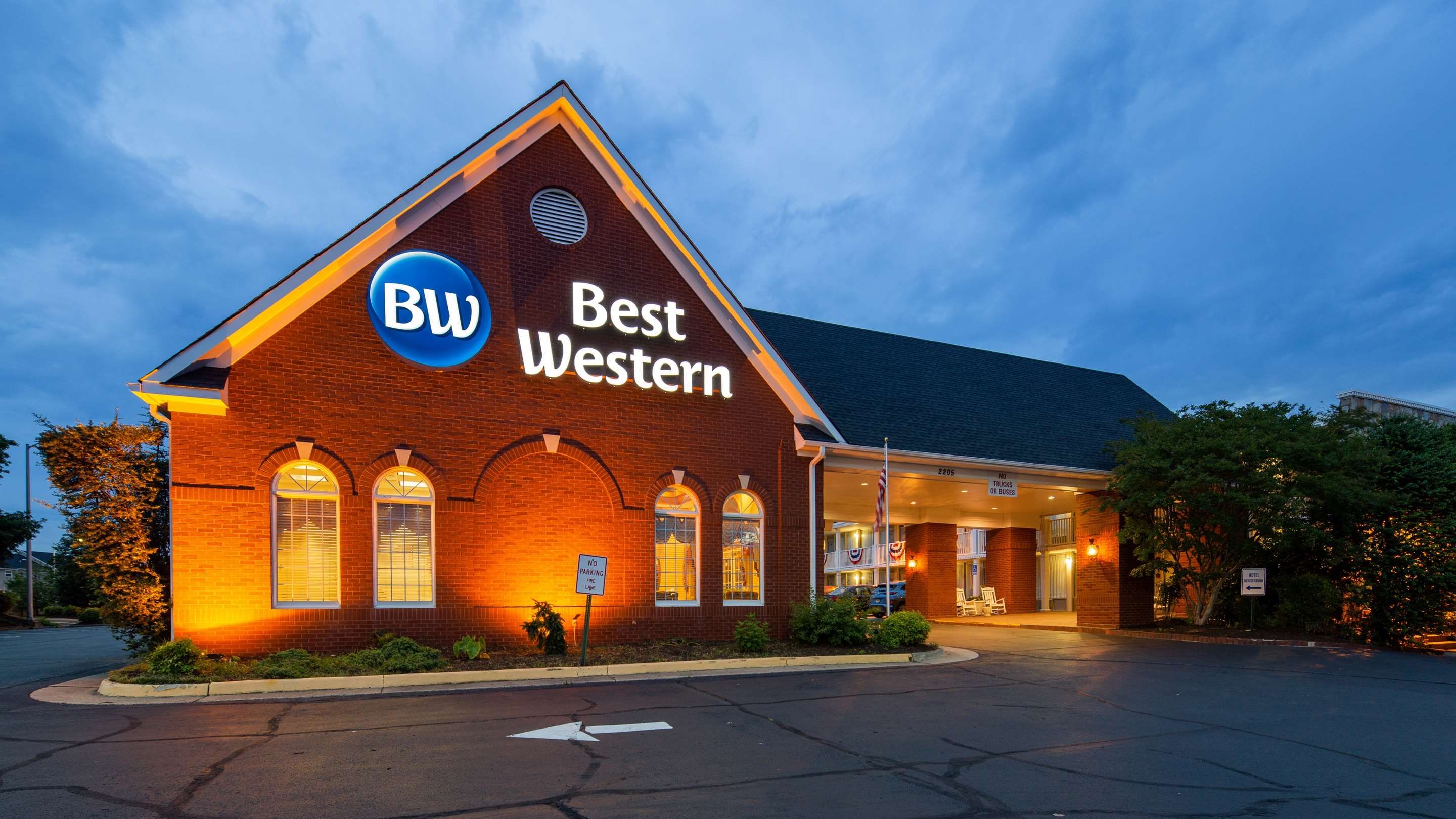 Building view of Best Western Fredericksburg
