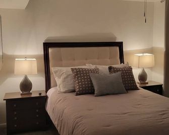 Basement. Great Location. 1 min away from the freeway. 5 mins from the downtown - Salt Lake City - Bedroom