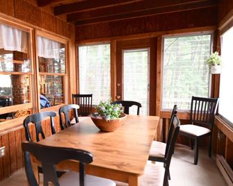 Pet-Friendly Keoka Lake Camp w/ Private Dock, Sandy Beach & Stunning Sunsets! - Waterford - Dining room