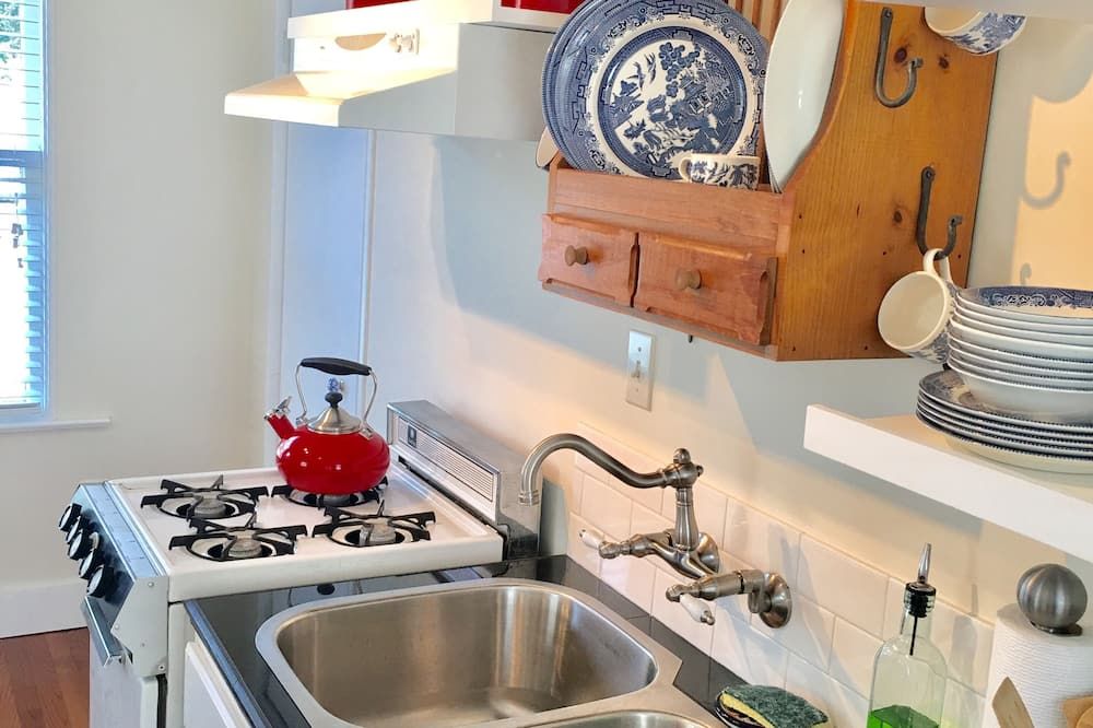Heavenly Hot Tub, Wifi 2 Miles From Downtown - San Antonio - Kitchen
