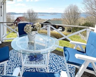 4 Star Holiday Home In Uddevalla - Uddevalla - Balcony