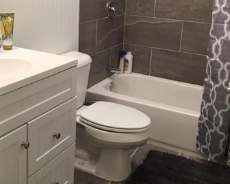 Awesome Remodeled House! - Mentor - Bathroom