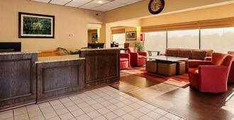 Baymont by Wyndham Lynchburg - Lynchburg - Lobby