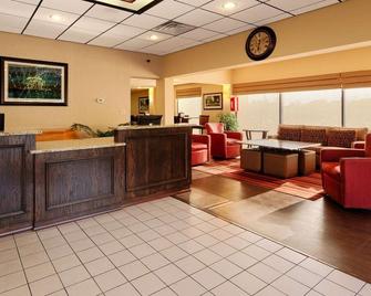 Baymont by Wyndham Lynchburg - Lynchburg - Lobby