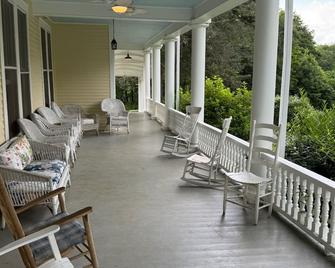 The Balsam Mountain Inn - Sylva - Balkón