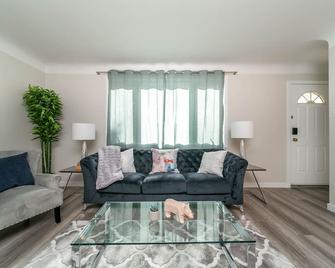 6b Modern Bungalowking Bed/Wifilong Staysclean - Edmonton - Kitchen