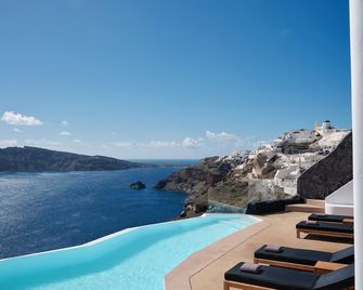 Olvos Luxury Suites - Oia - Pool