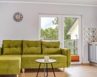 2 Bedroom Nice Home In Dabki - Dąbki - Wohnzimmer