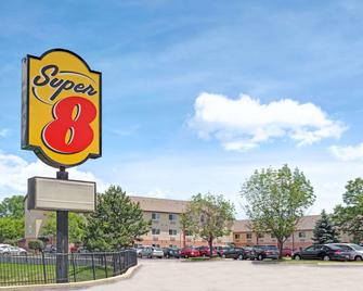 Super 8 by Wyndham Chicago O'Hare Airport - Elk Grove Village - Rakennus