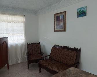 Soufriere Local Escape St Lucia - Soufrière - Living room