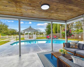 Tropical Dream - Pool - Firepit - Gazebo - Largo - Pool