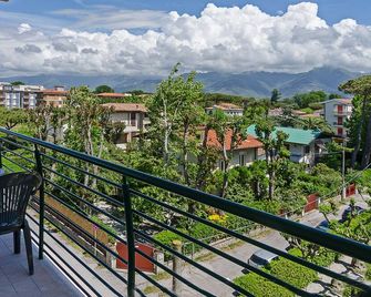 Hotel Paris - Camaiore - Balcon