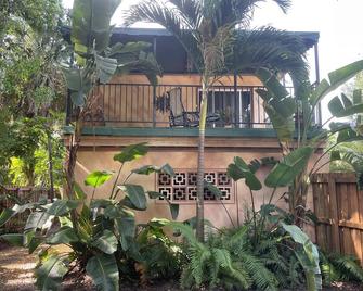 Cozy & private with huge covered patio - Fort Lauderdale