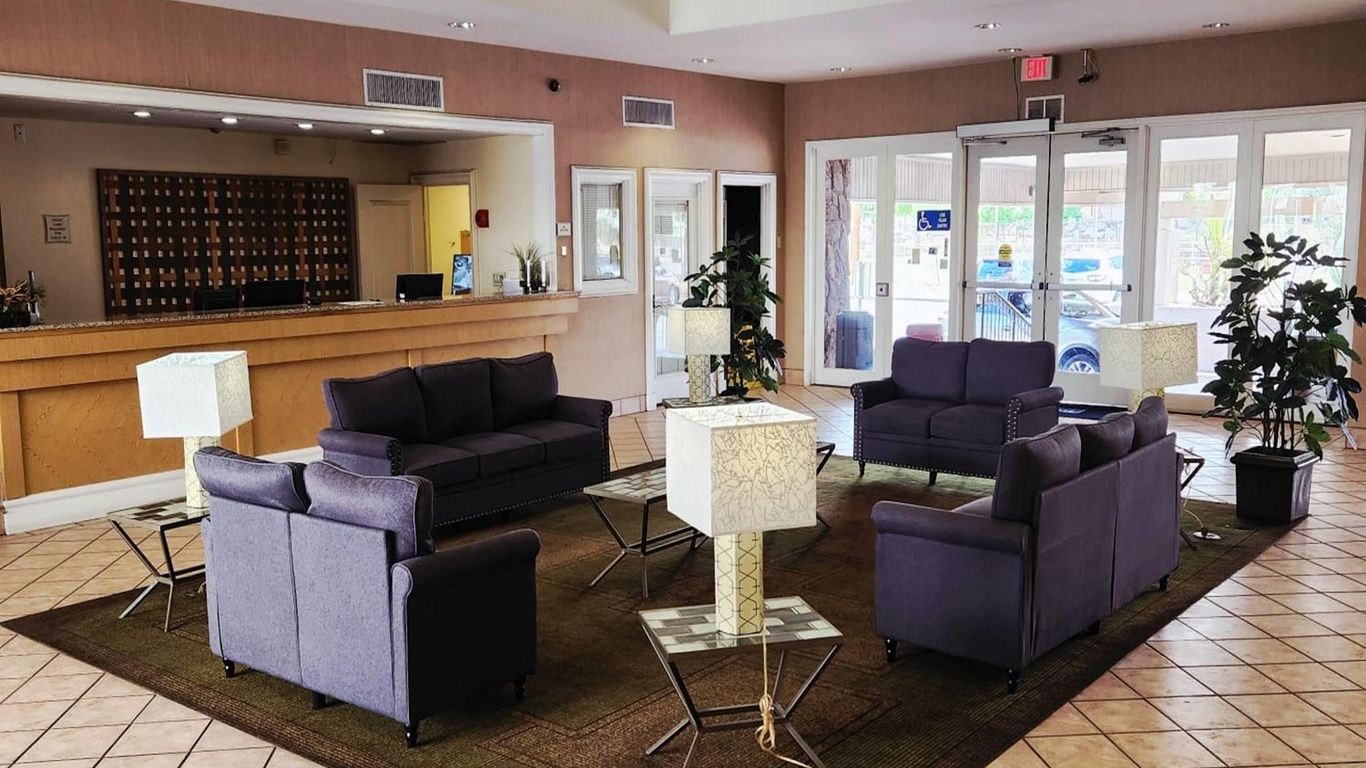 Travelodge by Wyndham Phoenix North