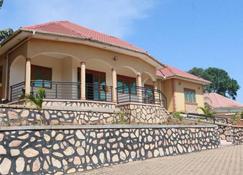 Lovely 5-Bed House in Ndejje Kampala - Wakiso - Building