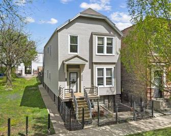 4-bedroom apartment in marvelous Chicago with Workout Mirror, AC - Chicago - Edificio