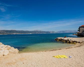 Hotel Sveti Kriz - Trogir - Beach