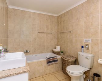 Bon Accord Farm Cottages - Montagu - Bathroom