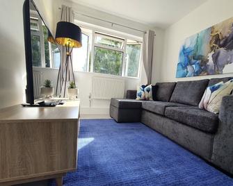 Lovely 2 - New Bedroom Flat - Biggleswade - Living room