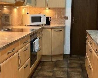 Pension Highway Ferienwohnung Osnabrück - Osnabrück - Kitchen